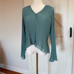 Madewell Marcia Pleated Bell Sleeve
Top